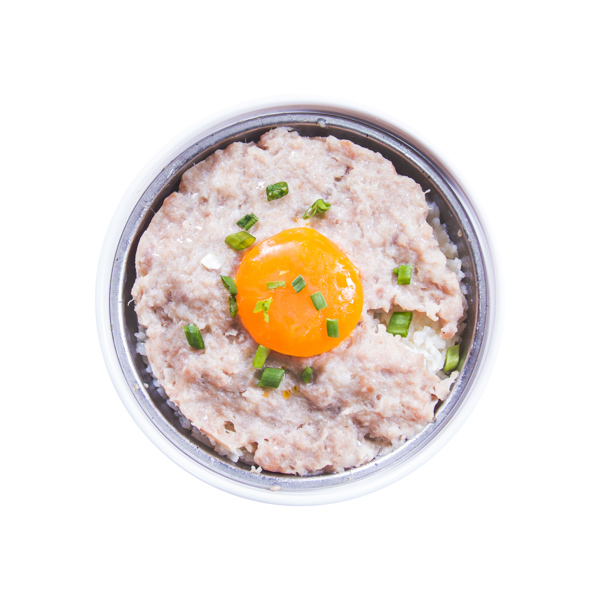 【豚ひき肉塩玉子ご飯】の背景白抜き食べ物ストックフォト。ファイルサイズ約 22.6MB、3300 * 3300 ピクセルの切り抜き済みのPSDファイルです。【一部の素材にはシャドウレイヤーが含まれており、Photoshopなどの写真編集ソフトでレイヤーの表示・非表示を自由に切り替えられます】