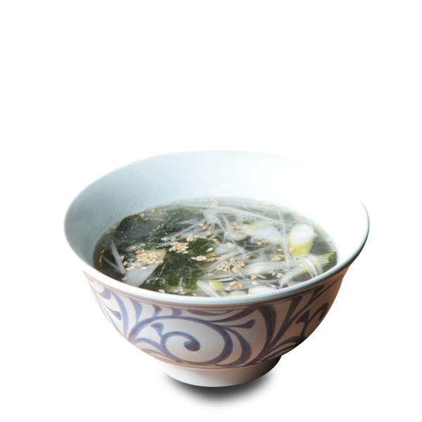 【昆布ねぎ汁うどん】の背景透過処理した飲食店用デジタル写真。ファイルサイズ約 25.6MB、1500 * 1500 ピクセルの切り抜き済みのPSDファイルです。【一部の素材にはシャドウレイヤーが含まれており、Photoshopなどの写真編集ソフトでレイヤーの表示・非表示を自由に切り替えられます】