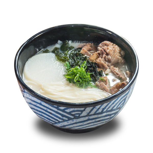 【牛大根昆布だしうどん】のバック透明化編集した食品写真。ファイルサイズ約 46.5MB、4134 * 4134 ピクセルの切り抜き済みのPSDファイルです。【一部の素材にはシャドウレイヤーが含まれており、Photoshopなどの写真編集ソフトでレイヤーの表示・非表示を自由に切り替えられます】