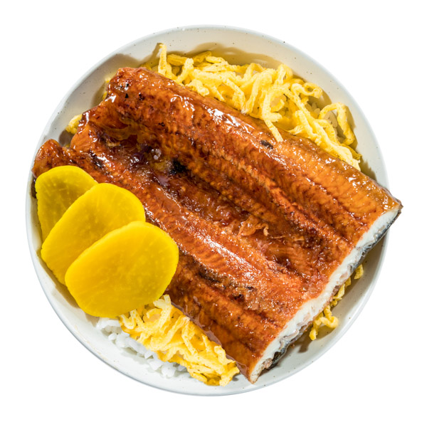 【うなぎ丼】の背景白抜き食品写真。ファイルサイズ約 66.8MB、4409 * 4409 ピクセルの切り抜き済みのPSDファイルです。【一部の素材にはシャドウレイヤーが含まれており、Photoshopなどの写真編集ソフトでレイヤーの表示・非表示を自由に切り替えられます】