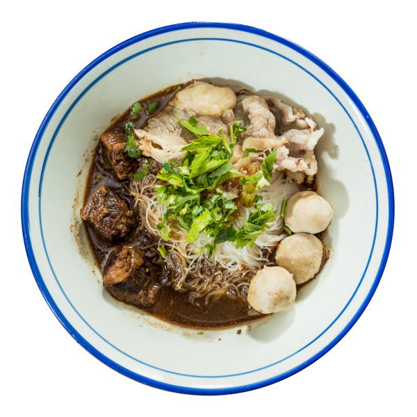 【牛つくねスープ麺】の切り抜きPSD素材。ファイルサイズ約 69.3MB、4480 * 4480 ピクセルの切り抜き済みのPSDファイルです。【一部の素材にはシャドウレイヤーが含まれており、Photoshopなどの写真編集ソフトでレイヤーの表示・非表示を自由に切り替えられます】