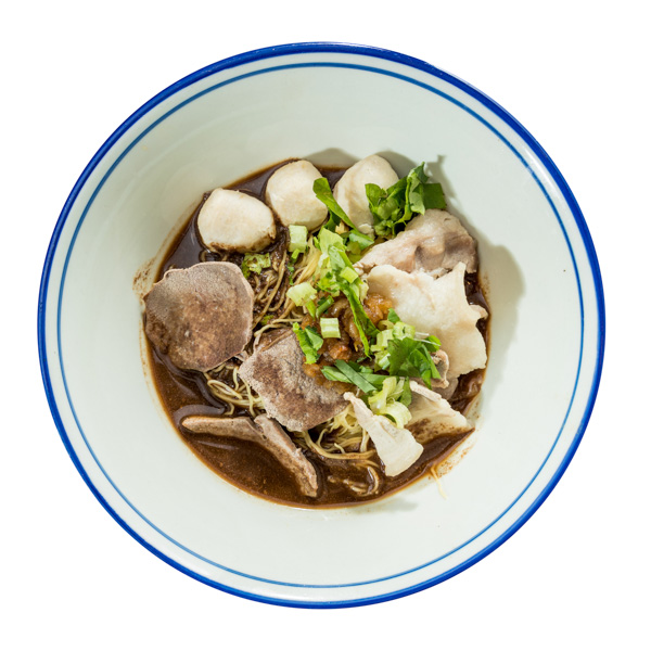 【豚レバー肉団子麺】の切り抜きダウンロード可能映像素材。ファイルサイズ約 64.3MB、4480 * 4480 ピクセルの切り抜き済みのPSDファイルです。【一部の素材にはシャドウレイヤーが含まれており、Photoshopなどの写真編集ソフトでレイヤーの表示・非表示を自由に切り替えられます】